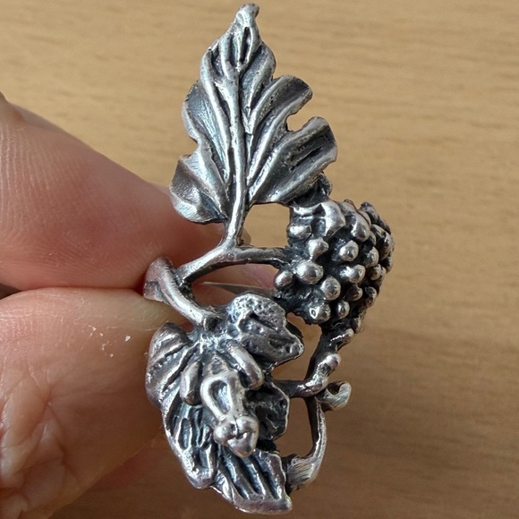 VINTAGE DESIGNER STAMP 925 STERLING SILVER GRAPES & LEAVES LARGE STATEMENT RING